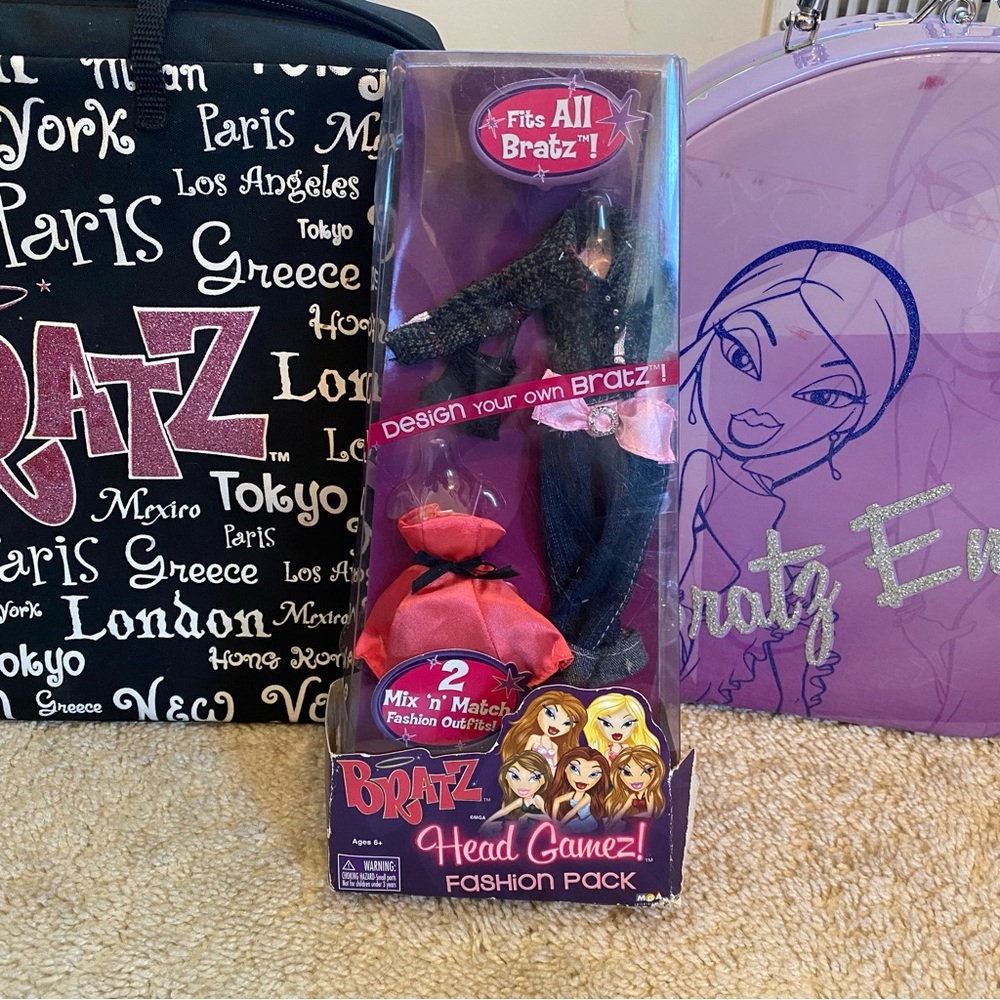 Bratz Head Gamez Fashion Pack 2005 NIB (Box Damaged)